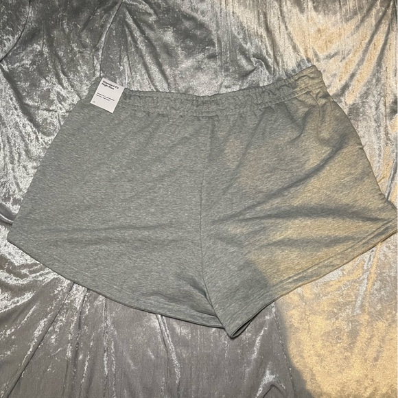 NWT Nike Standard Fit High Rise Grey Sweatpants Shorts Women’s 1X CZ3554-063 - Picture 2 of 5